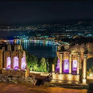 https://humboldt-luxury-room-taormina.taorminaitalyhotels.com